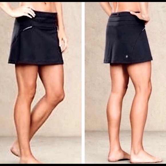 Athleta Pants - Athleta Relay Skort size Large